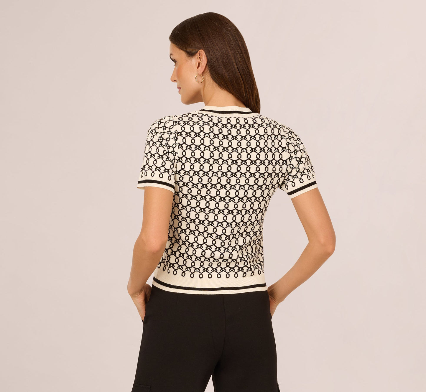 Short Sleeve Chain Patterned Knit Top In Cream Black Double Chain Link