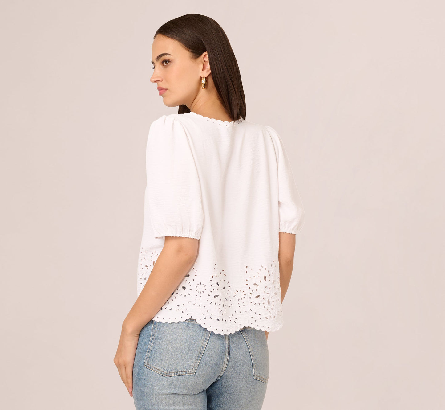 Short Sleeve Scalloped Eyelet Top In White