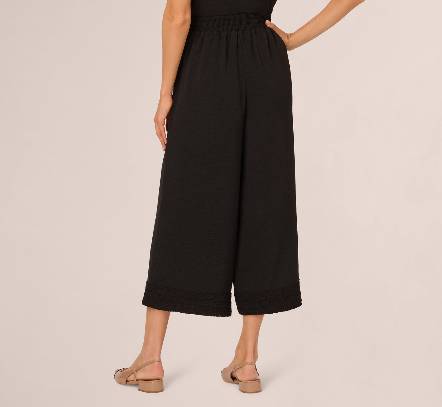 Soutache Trim Cropped Wide Leg Pant In Black