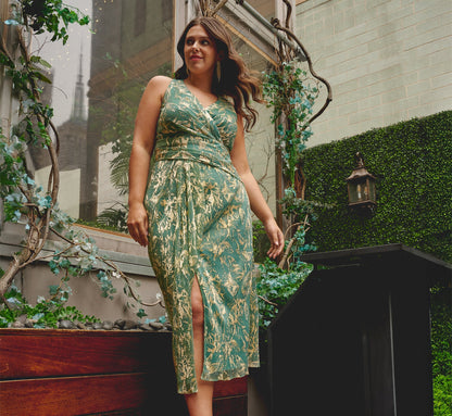 Plus Size Sleeveless Metallic Crinkle Midi Dress In Sage Gold